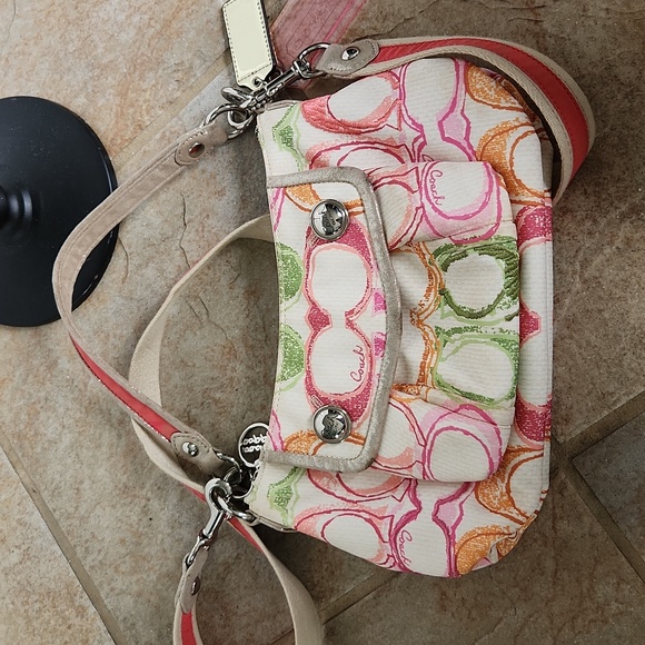 Coach Handbags - Vintage Coach Poppy Scribble Logo Signature bag